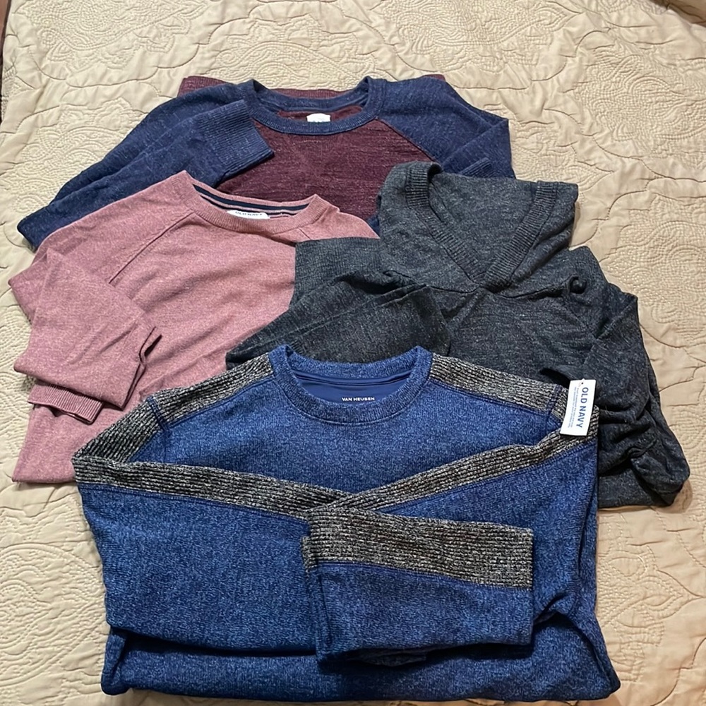 Sweater lot. Men’s S/XS